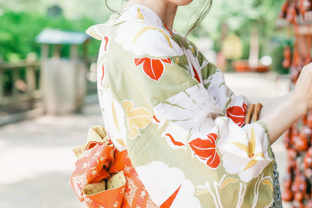 自分らしい振袖着こなし術！小物で差をつけるアレンジアイデアのアイキャッチ画像